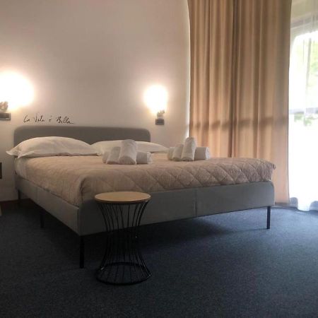 Cerreto dʼEsi Hotel Domus מראה חיצוני תמונה