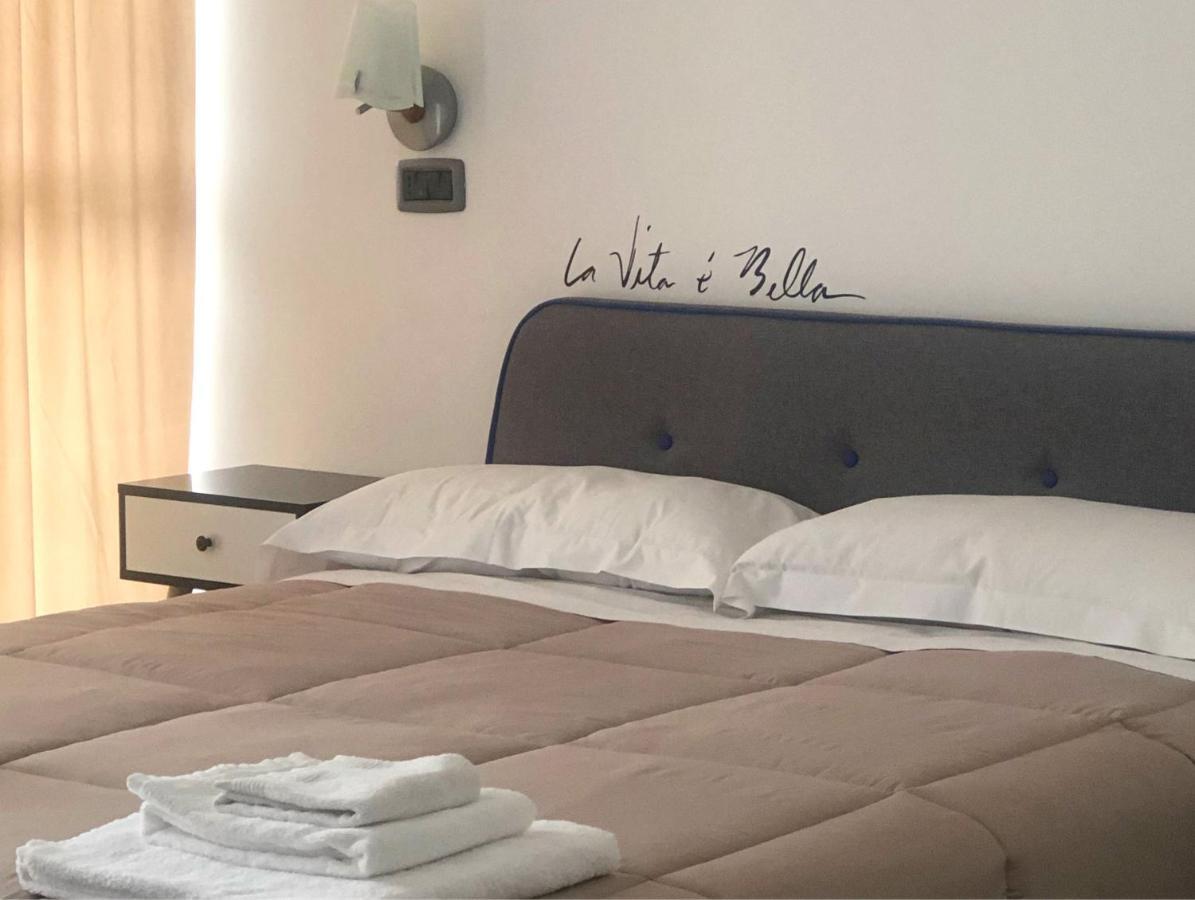 Cerreto dʼEsi Hotel Domus מראה חיצוני תמונה