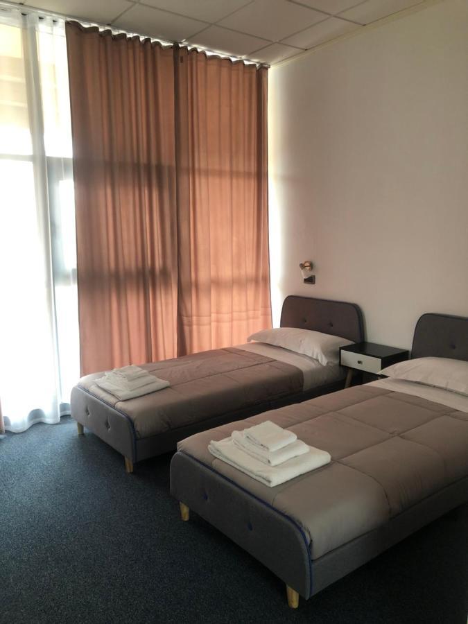 Cerreto dʼEsi Hotel Domus מראה חיצוני תמונה