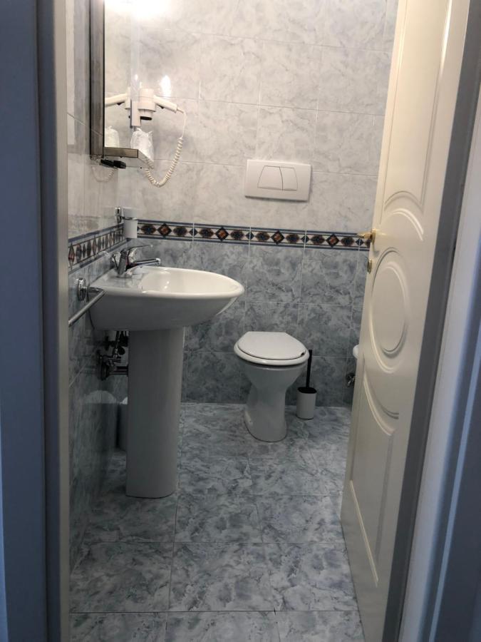 Cerreto dʼEsi Hotel Domus מראה חיצוני תמונה