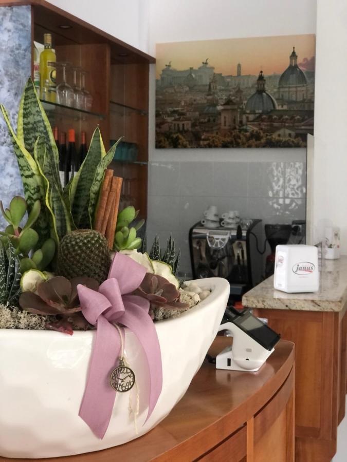 Cerreto dʼEsi Hotel Domus מראה חיצוני תמונה