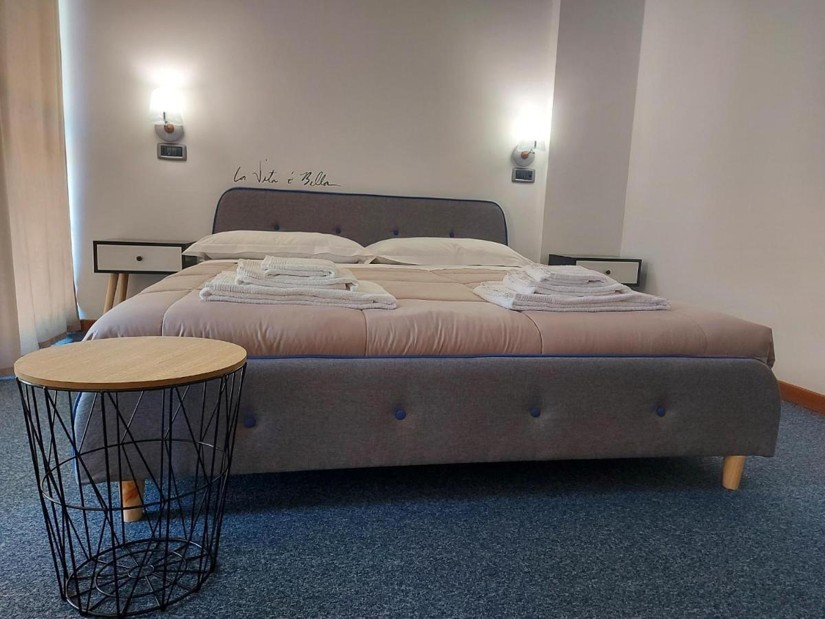Cerreto dʼEsi Hotel Domus מראה חיצוני תמונה