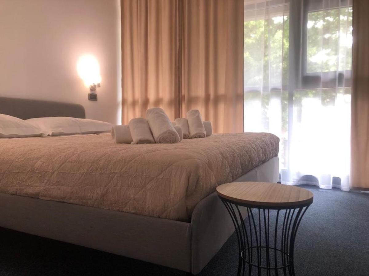 Cerreto dʼEsi Hotel Domus מראה חיצוני תמונה